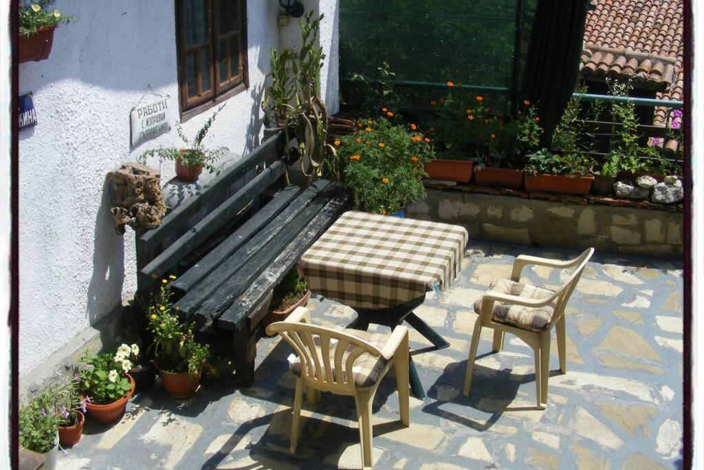 Authentic Guest Stay In The Heart Of Veliko Tarnovo Студио С Изглед Към Царевец Exterior foto